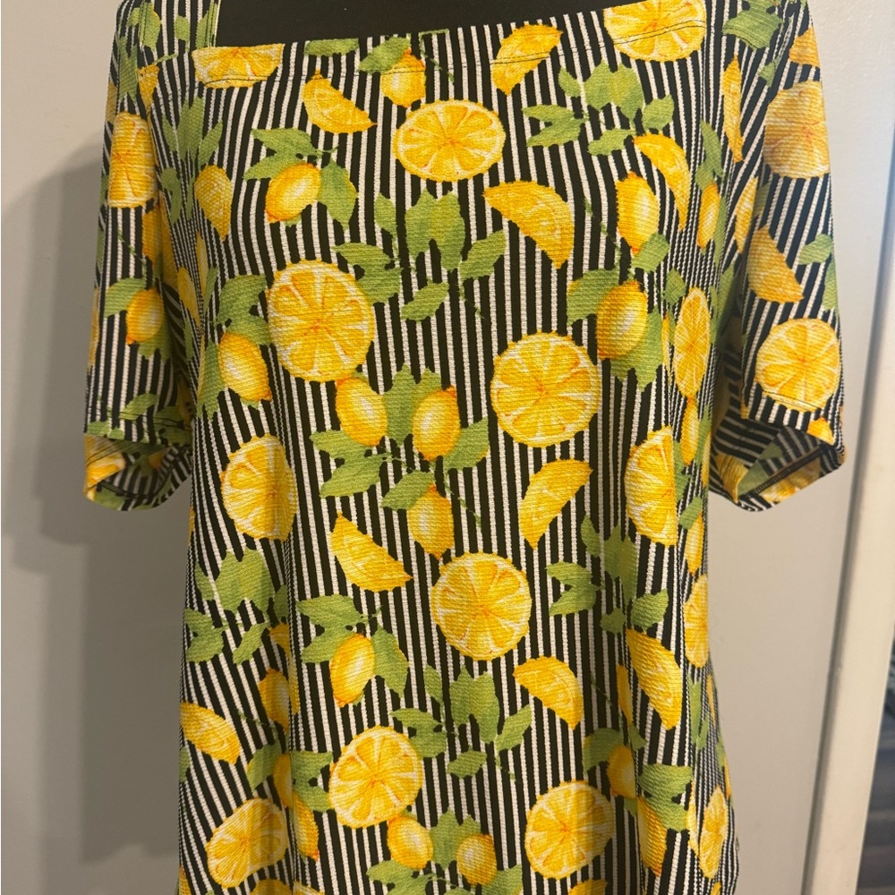 Cato lemon top. Cross back short sleeve